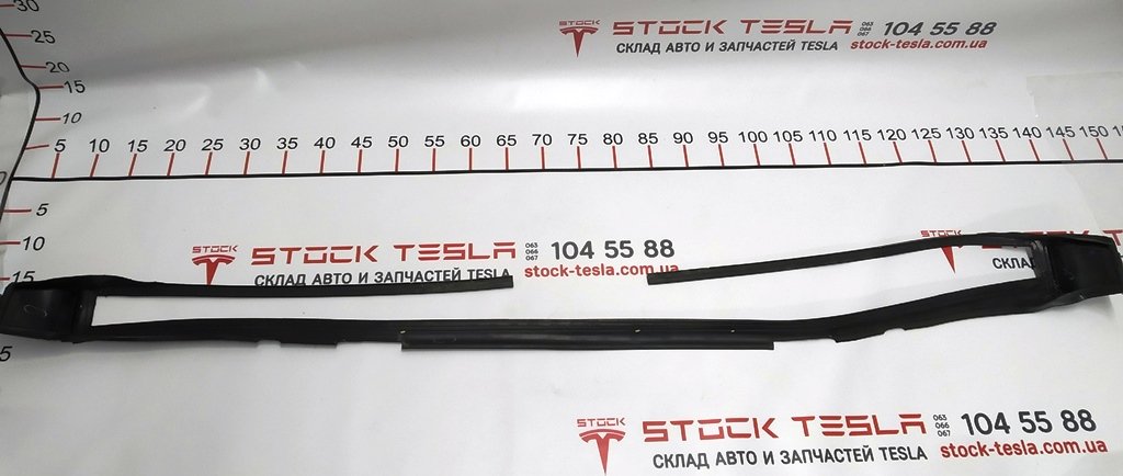 2 RWK LIFTGATE MARGIN SEAL, FWD Tesla model X 1048511-90-C 1582434-00-B